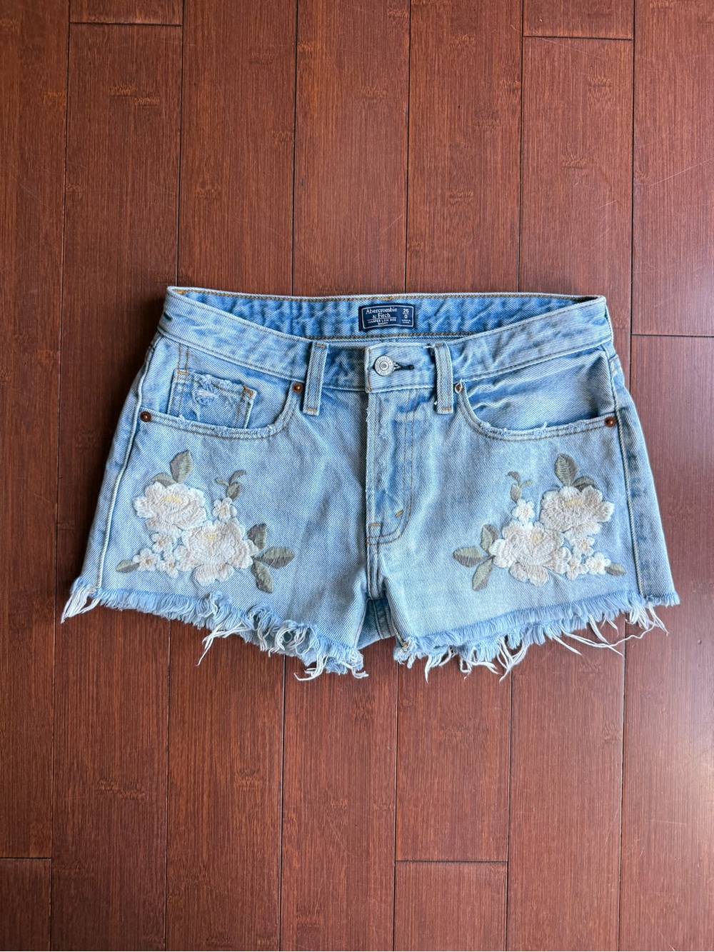Abercrombie & Fitch Harper Low Rise Floral Embroidered Denim Shorts - Size 25/0